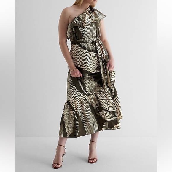 One Shoulder Ruffle Maxi - Picture 4 of 6